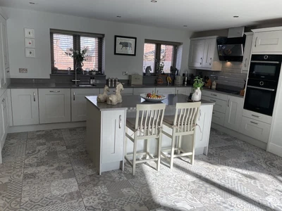 £5000 • Buy Masterclass Kitchen With Quartz Worktops And Bosch Appliances