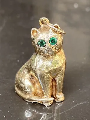 Vintage Solid 14K Yellow Gold Sitting Cat With Green Emerald Colored Eyes Charm • $770.15