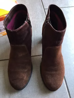 £29.99 • Buy Desigual Ladies Brown Suede Heeled Ankle Boots Size 39 / 6. Great Condition.