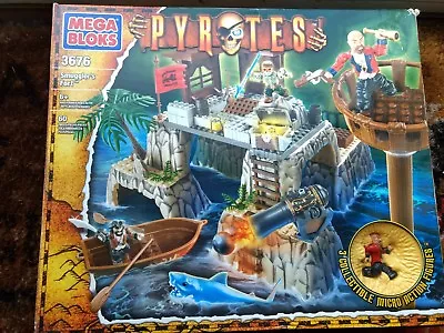 Mega Bloks Pyrates Smugglers Fort • £40