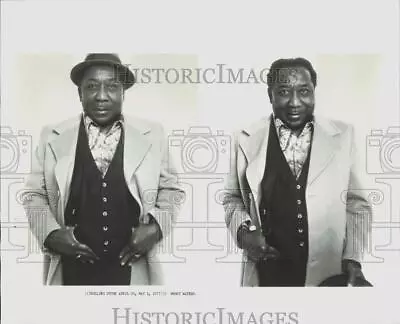 1977 Press Photo Muddy Waters Blues Singer And Musician - Kfp08568 • $19.99