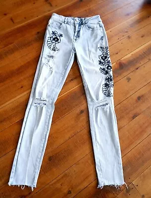 Decjuba Distressed Skinny Jeans • $15