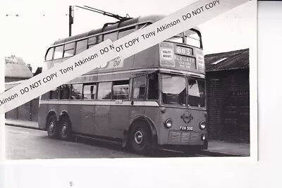 London Transport - M1 Type Trolley Bus - No. 1550 - Route 663 - Photo  # B13385 • £1