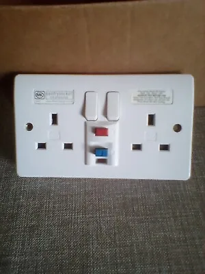 MK Logic Plus 13 Amp 2 Gang D.P. Switched Socket White R C D Protected • £19