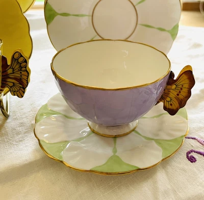 🌺🌸🌺🌸Aynsley Butterfly Handle Cups And Saucers🌺🌸🌼🌺 • £600