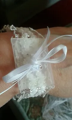 Elasticated  Lacy Wrist Corsage Bracelet For Diy Corsages *** 3 Wrist Sizes** • £3