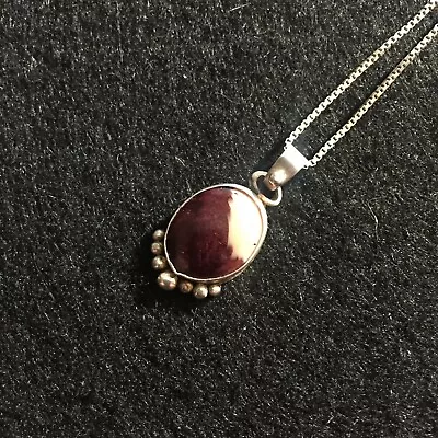 B112 - 5/8  Two Tone Maroon Oval Pendant Set In Sterling W/15.5  Box Chain 4.9gr • $20