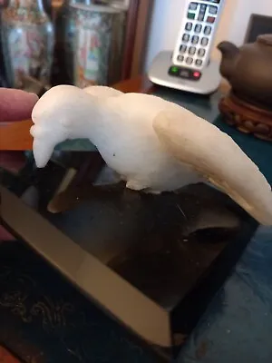 VINTAGE CHINESE JADE?  BIRD ON BLACK MARBLE STAND DESK ORNAMENT/paperweight • £11.99