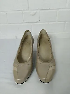 £10 • Buy Equity Shoes Size 5.5 Beige Leather