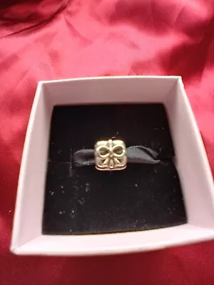 Pandora 'Present' Charm. Used & Boxed. • £10.99