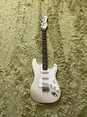 70 S Vintage Memphis Stratocaster Pearl White • $300