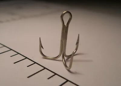 50 MUSTAD Sz.12 TRIPPLE GRIP HOOKS TREBLE ROUND RINGED CADM& TIN LURE/SNAG 35646 • $11.99