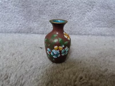 VINTAGE TINY Chinese Cloisonne Enamel Paint Vase With Flower Decorations 2  • $9.23