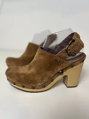 Women’s 9 UGG Clogs Leather Camel Color Studded Lamb Leather Sherpa Insole • $34.99