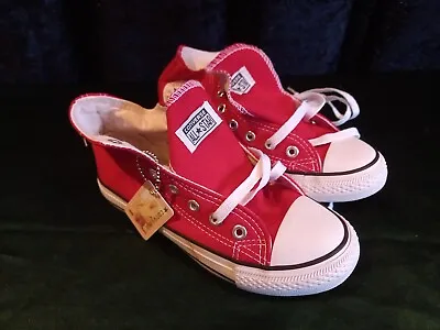 Youth Chuck Taylor All- Star Converse High-Top Red Canvas Sneakers Size 1 Unused • £29.99