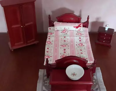 Dolls House Bedroom Set - Mahogany • $20.96