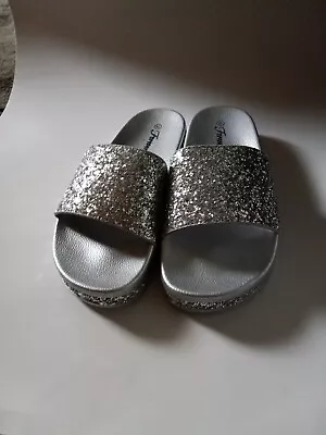 Forever Silver RHINESTONE MUKE SANDALS 8.5 • $28.88