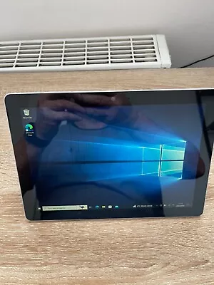 Microsoft Surface Go 64GB Wi-Fi 10in - Silver • £25