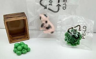 Schleich Miniature Spotted Piglet Pig Crate Apples & Lettuce NEW! • $5.09