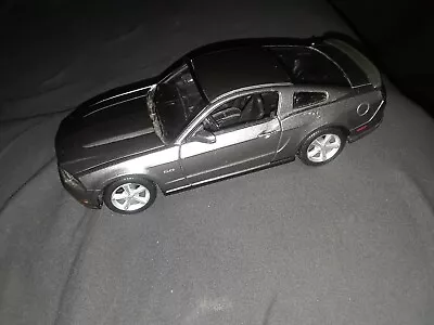 2013 Maisto 1:24 Special Edition - 2011 Ford Mustang GT • $20