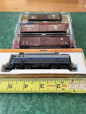N Scale Gauge Blue Arnold  Baltimore And Ohio #213 Locomotive. W/ 3 B&O Cars. • $9.98