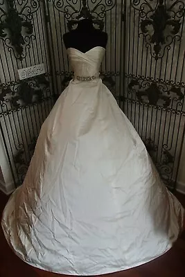 D320w Monique Lhuillier 100% Silk Sz 10 $4730    Wedding Ball Gown Dress • $799