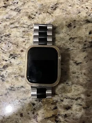 Apple Watch Series 8 45 Mm Silver Case With Silver Aluminum Band (MP4W3LL/A) • $350
