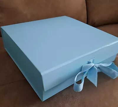 £8.95 • Buy Lge Blue Magnetic Gift Box With Ribbon Tie 30 X 30 X 9 Cms NEW