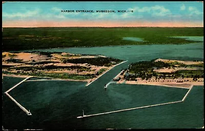 Postcard MI Muskegon Michigan Harbor Entrance 1942 C19 • $4.99