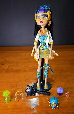 Monster High Cleo De Nile Mad Science Lab Partners Doll Pet Stand Accessories • $35