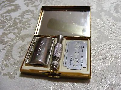 Vintage 1965 Gillette Razor Shaving Travel Kit Platinum Plus Blades P-2 • $29.99