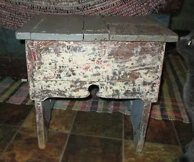 FAB Vintage WOODEN BENCH SHOE SHINE BOX Primitive Footstool Old Paint KEYHOLE • $92.50