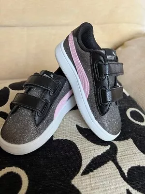  Girls PUMA Baby Toddler Size 6 TRAINERS Black And Pink With Sparkles • £25