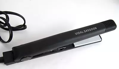 Vidal Sassoon Ceramic Hair Straightener Flat Iron Adjustable Heat 1  Plate F • $14.25