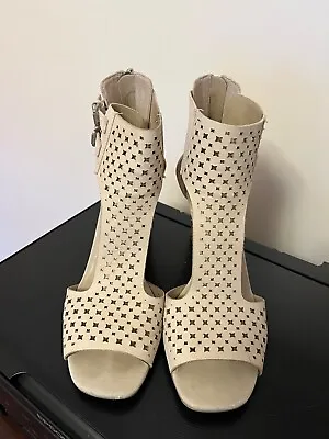 Via Spiga Womens Shoes Size 8.5 Color Oyster • $35