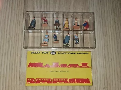 Hornby Dublo Dinky Toys 052 Oo Gauge Railway Station Passengers Figures Set • £24.99