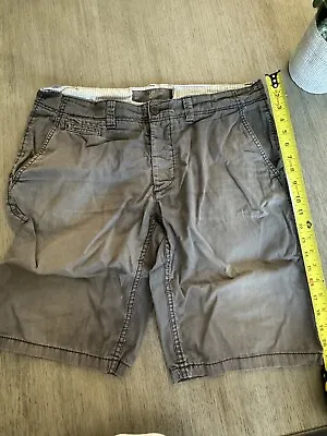 H&M Men’s Chino Shorts 34 Distressed Grey Flat Front Casual • $2.99