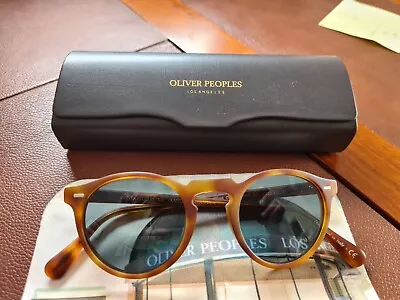 OLIVER PEOPLES Gregory Peck Round-Frame Tortoiseshell Photochromic Sunglasses • £319