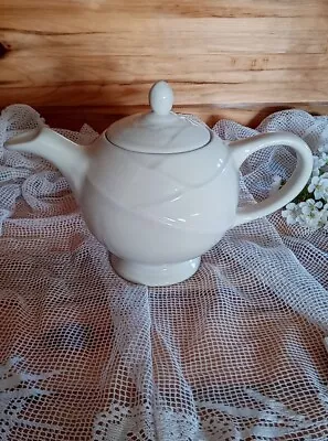 Mid Century Modern Modernist  Teapot Cream 4 Cup 32 Ounce • $22