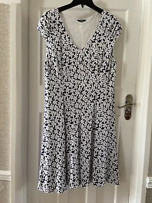 Wallis Ladies Dress Size18 Bnwot • £3