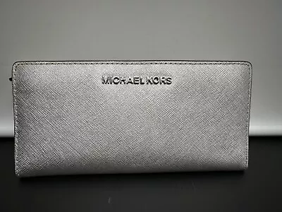 Michael Kors Jet Set Leather Wallet • $30