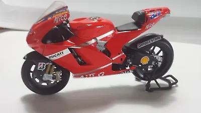 Casey Stoner. Ducati Desmo16 GP7. Desmosedici MotoGP 2007. Minichamps 1/12 • $119.02