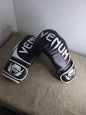 Venum Classic Boxing Gloves - Unisex - Black - 14 Oz • $35