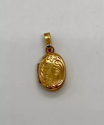 Vintage Child's 14k Yellow Gold  Oval Locket Pendant- 0.6 Grams • $120