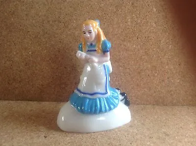 WADE COLLECTORS CLUB ALICE IN WONDERLAND SERIES Alice • £9.99