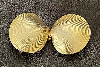 Vintage Mimi Di N Shell Belt Buckle  1975 Gold Tone • $24.99