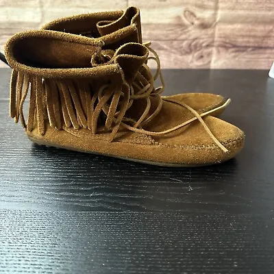 Minnetonka Tramper Fringe Ankle Hi Moccasin Booties Size 7  • $24.99