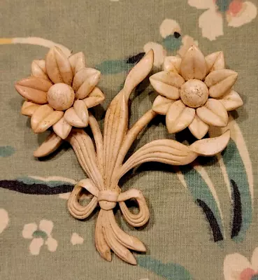 CUTE VINTAGE PLASTIC 1940's CREAM FLOWER BOUQUET PIN BROOCH 2 3/4  • $9.99