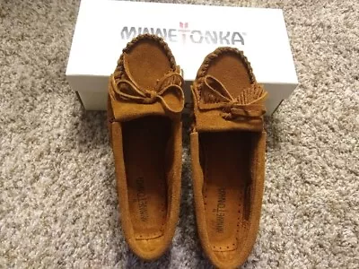 Minnetonka Women Kilty Brown Flats Moccasin Shoe Size 6 • $15.99