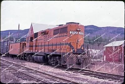 ORIG SLIDES Maine Central 252 GP38 Local ZO-2 Leaving Bartlett Two Original • $5.50